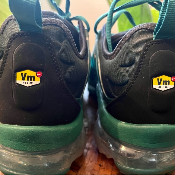 Men's Air Vapormax Plus ATL - Picture 7 of 17